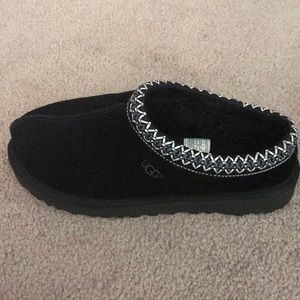 Ugg Tasman- Size 8